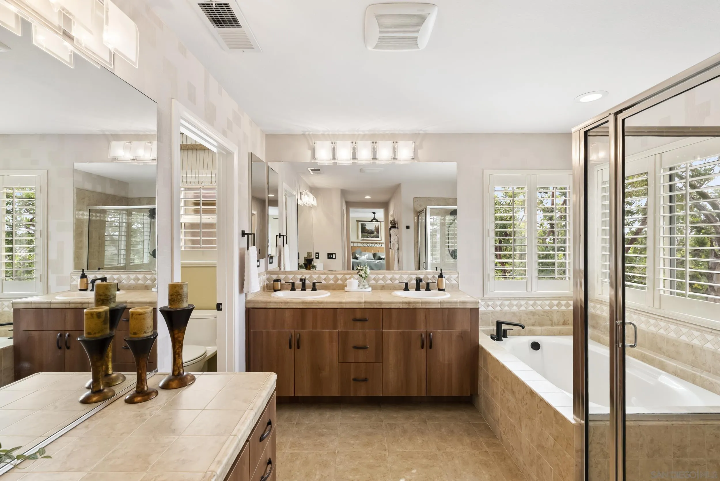 1802 Webber Way Chula Vista, CA 91913 - Photo 28 of 52 a view of a large kitchen with dining table and chairs