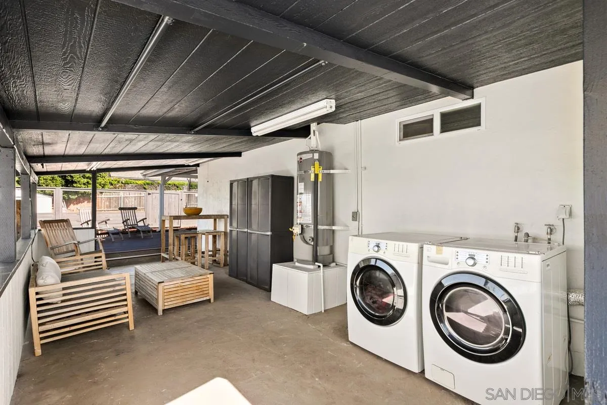 8605 Ellsworth Lane Santee, CA 92071 - Photo 22 of 26 a view of living room washer and dryer