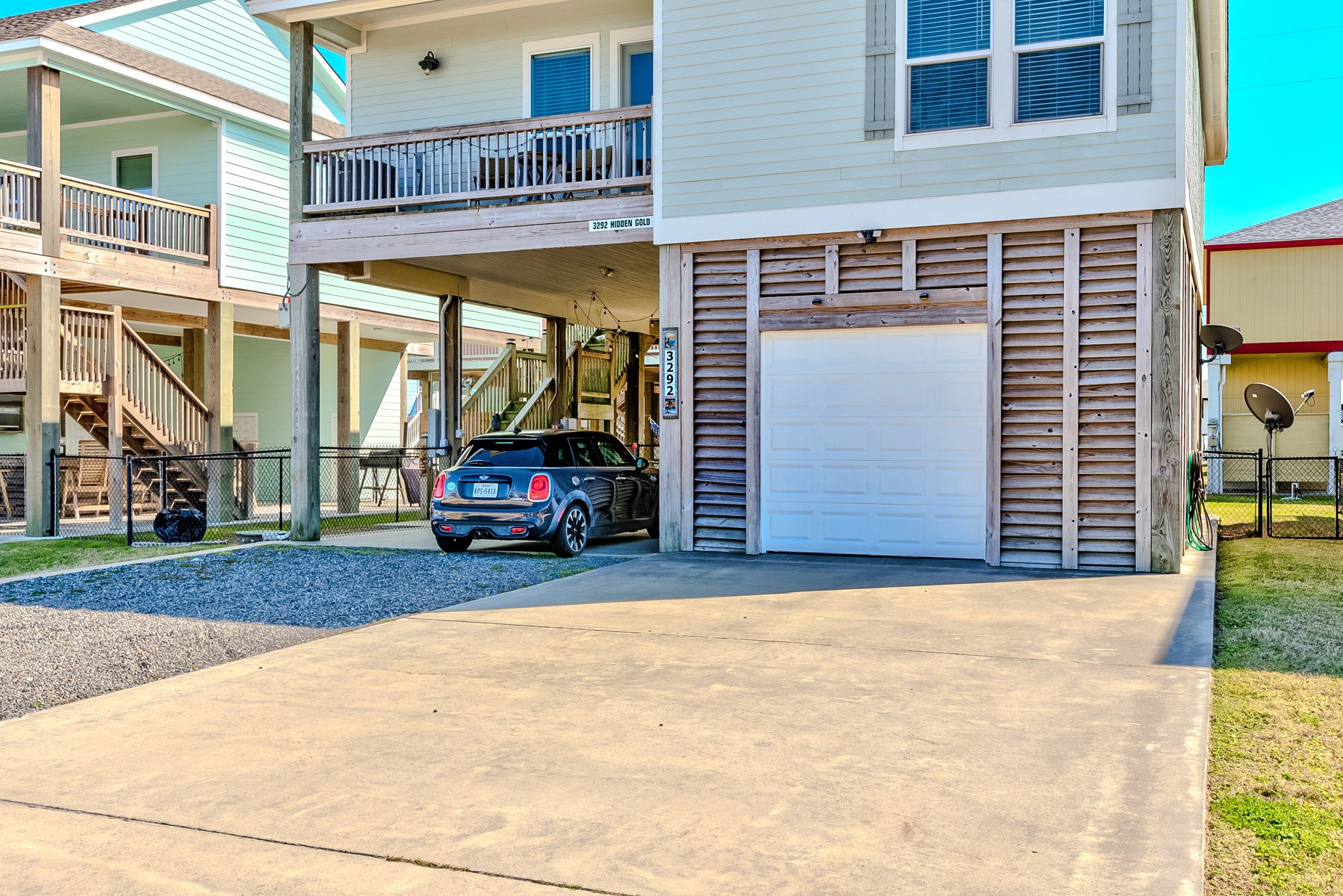 3292 Hidden Gold Crystal Beach Crystal Beach, TX 77650 - Photo 27 of 28 a view of a car park in front of building
