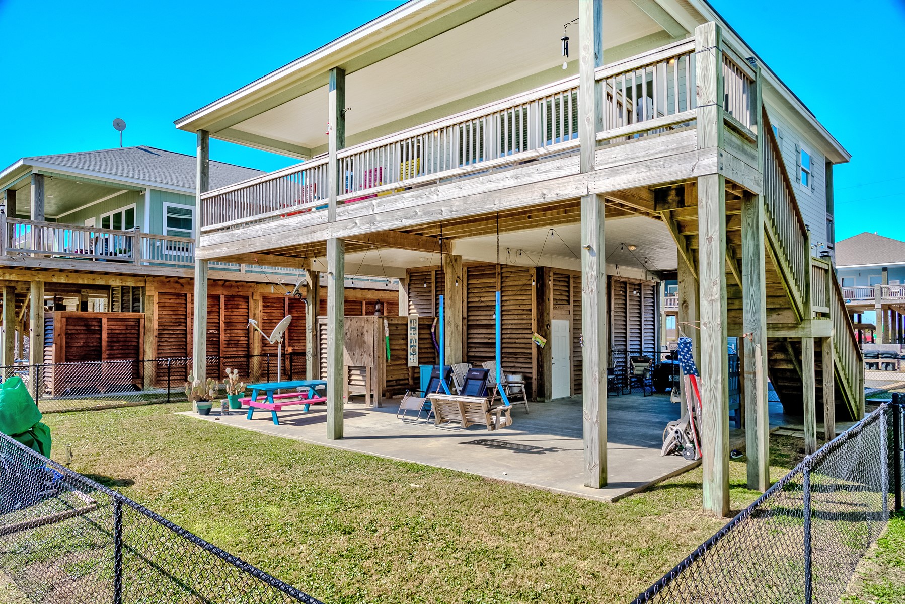 3292 Hidden Gold Crystal Beach Crystal Beach, TX 77650 - Photo 3 of 28 a view of a building with sitting area