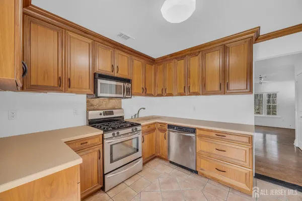 $465,000 | 1335 Tupelo Court, North Brunswick, NJ 08902