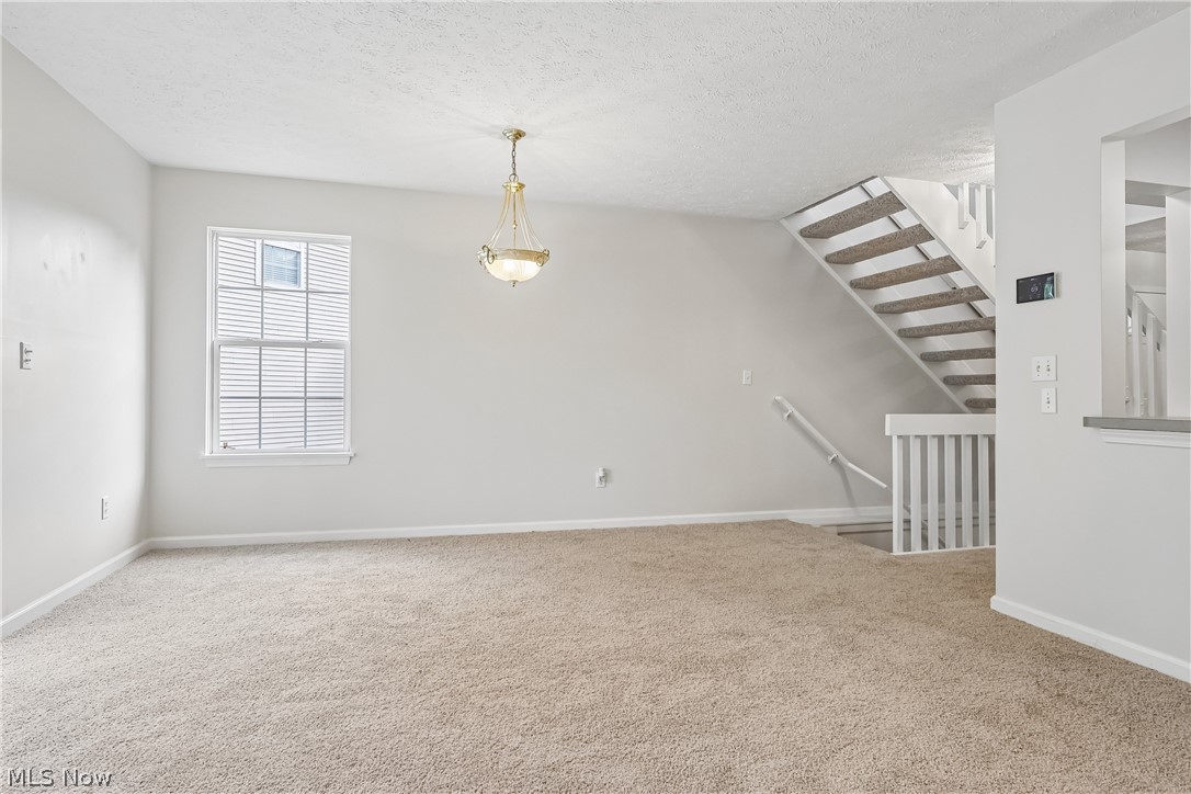 1352 Meadow Run Akron, OH 44321 - Photo 15 of 24