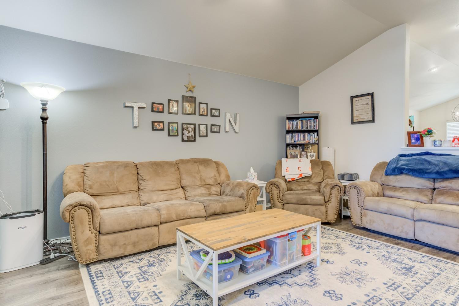5725 110th Street Lubbock, TX 79424 - Photo 4 of 24 a living room with furniture and a couch
