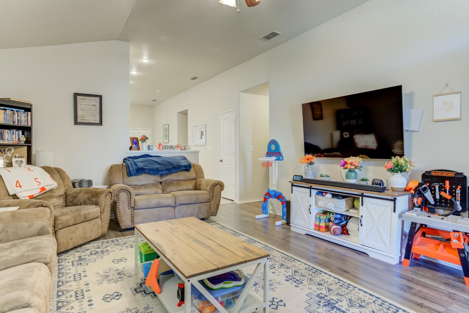 5725 110th Street Lubbock, TX 79424 - Photo 5 of 24 a living room with furniture and a flat screen tv