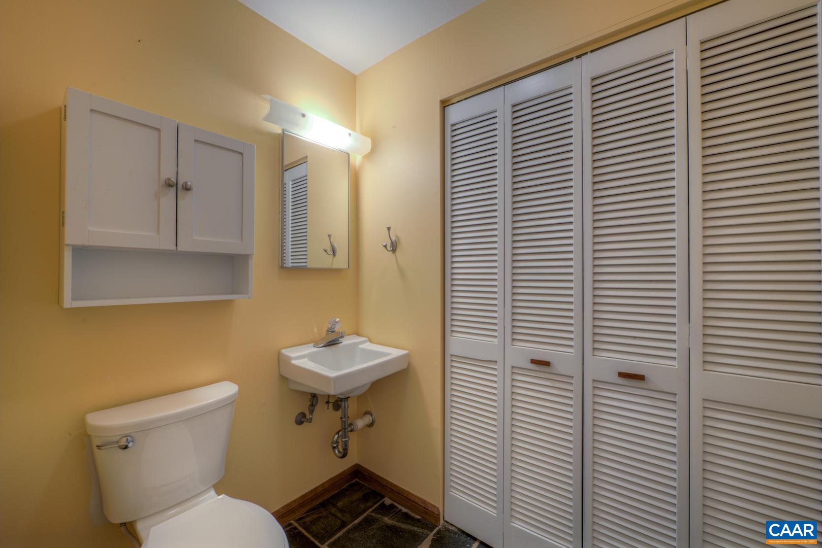 305 Cedar Bluff Road Charlottesville, VA 22901 - Photo 17 of 37 a bathroom with a toilet a sink and mirror