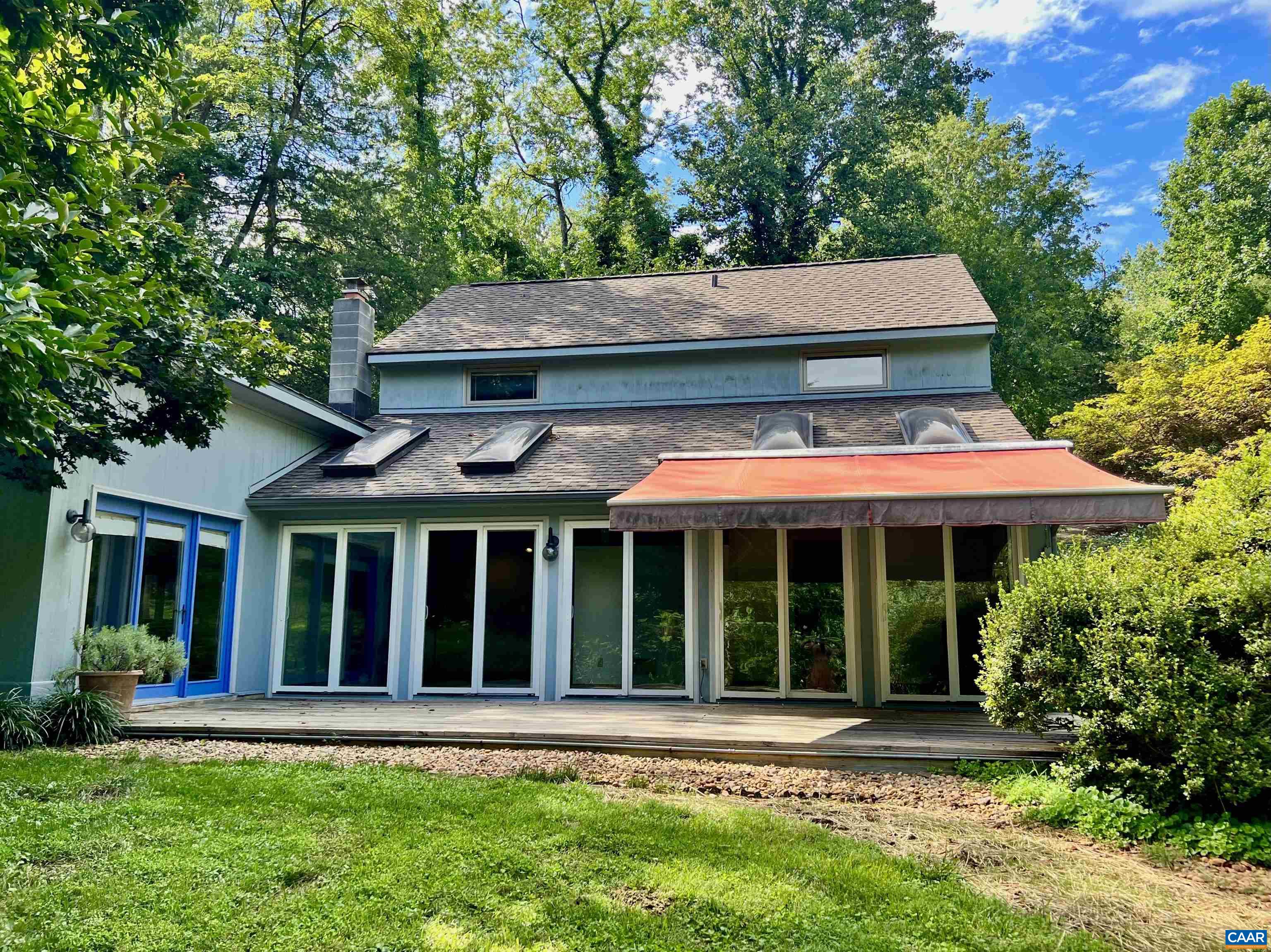 305 Cedar Bluff Road Charlottesville, VA 22901 - Photo 5 of 37 a front view of a house with a garden