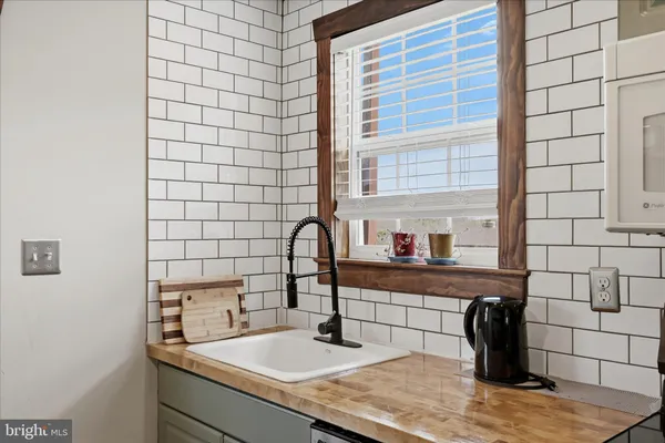 $1,300,000 | 2121 South Pifer Road, Star Tannery, VA 22654