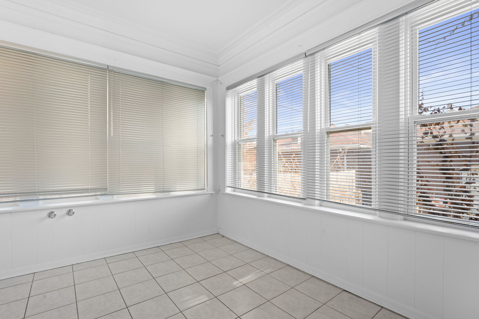 8015 South Sangamon Street Chicago, IL 60620 - Photo 9 of 17 a view of an empty room with a window