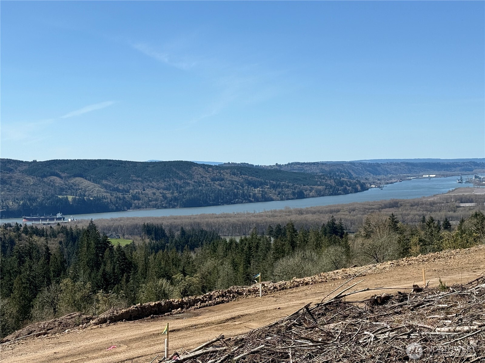 560 Kool Road Kelso, WA 98626 - Photo 14 of 26 a view of a lake with a mountain