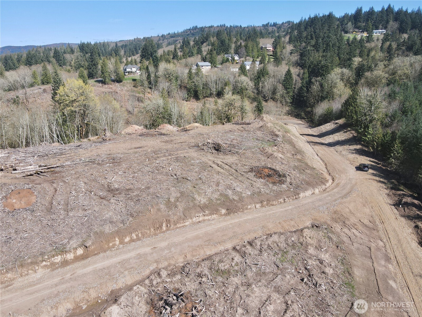 560 Kool Road Kelso, WA 98626 - Photo 24 of 26 a view of a road with mountains in the background