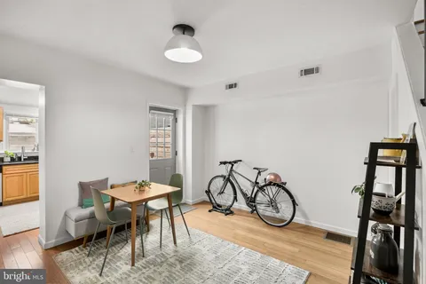 a view of entryway with livingroom