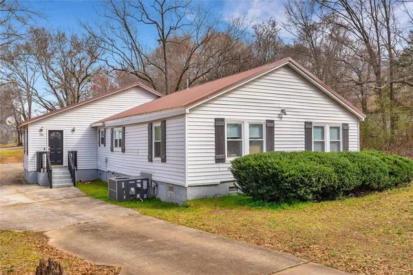 $238,000 | 460 West Queen Street, Pendleton, SC 29670