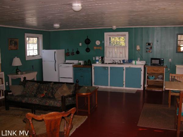 180 County Road Oak Bluffs, MA 02557 - Photo 4 of 11 http://d1qzqeyxiitrap.cloudfront.net/photos/18234/600/a5e5066a.jpg