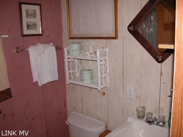 180 County Road Oak Bluffs, MA 02557 - Photo 6 of 11 http://d1qzqeyxiitrap.cloudfront.net/photos/18234/600/11c4b307.jpg