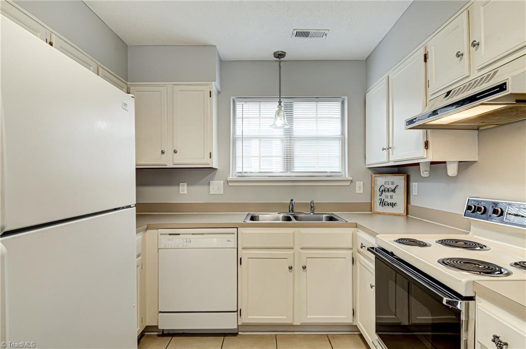 3204 Pipers Way High Point, NC 27265 - Photo 14 of 29