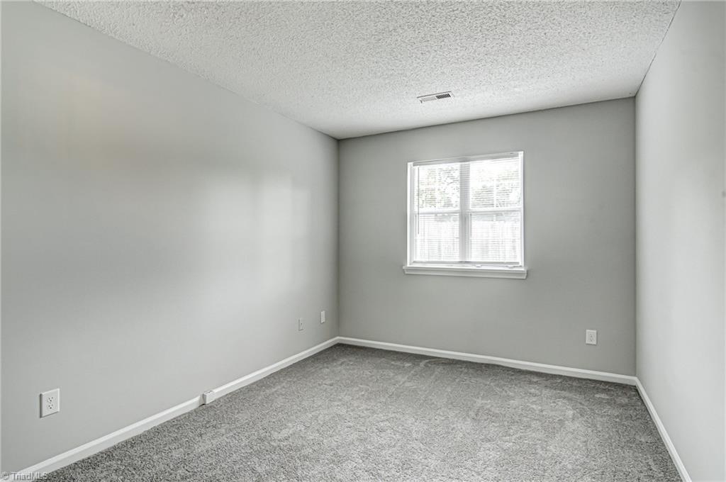 3204 Pipers Way High Point, NC 27265 - Photo 23 of 29