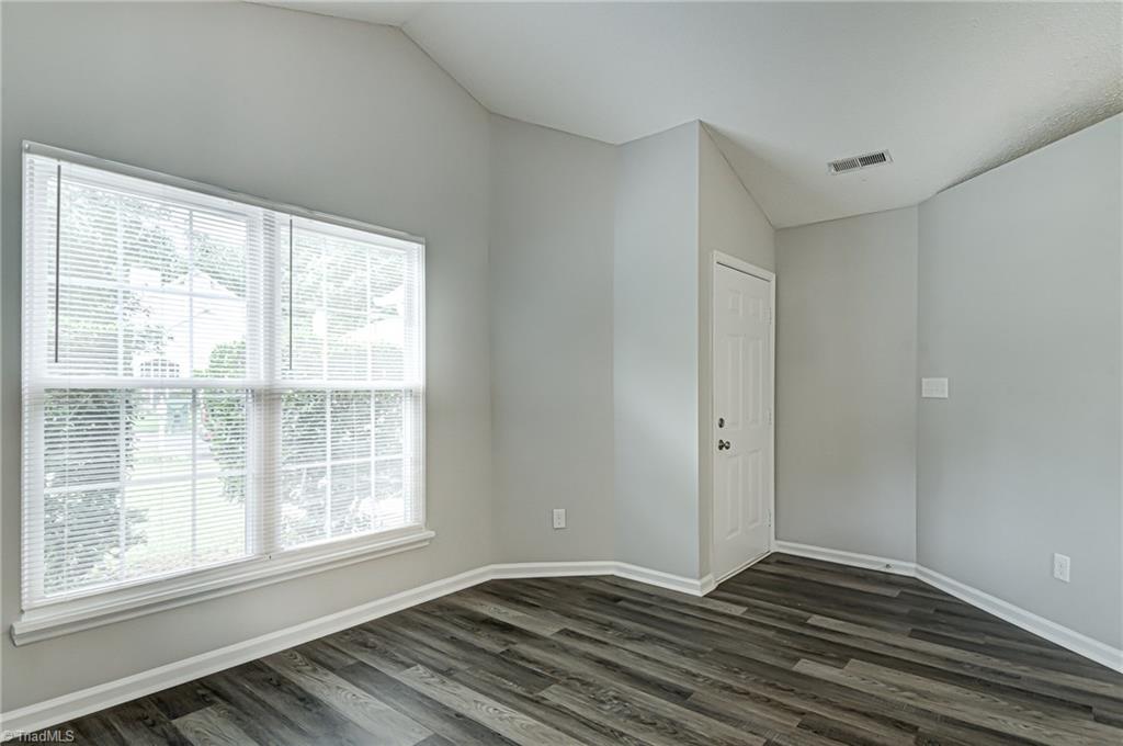 3204 Pipers Way High Point, NC 27265 - Photo 7 of 29