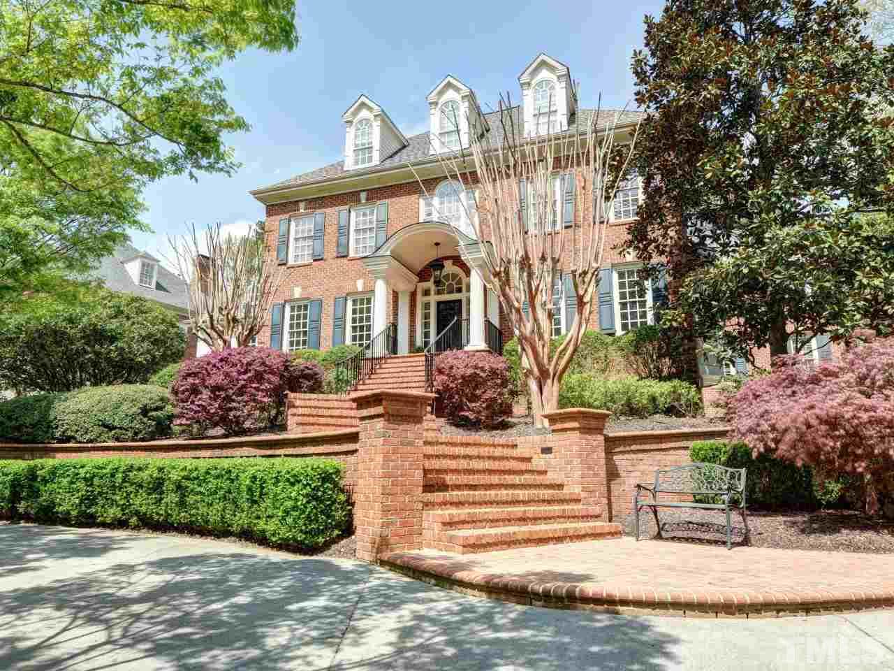 An understated grand house!