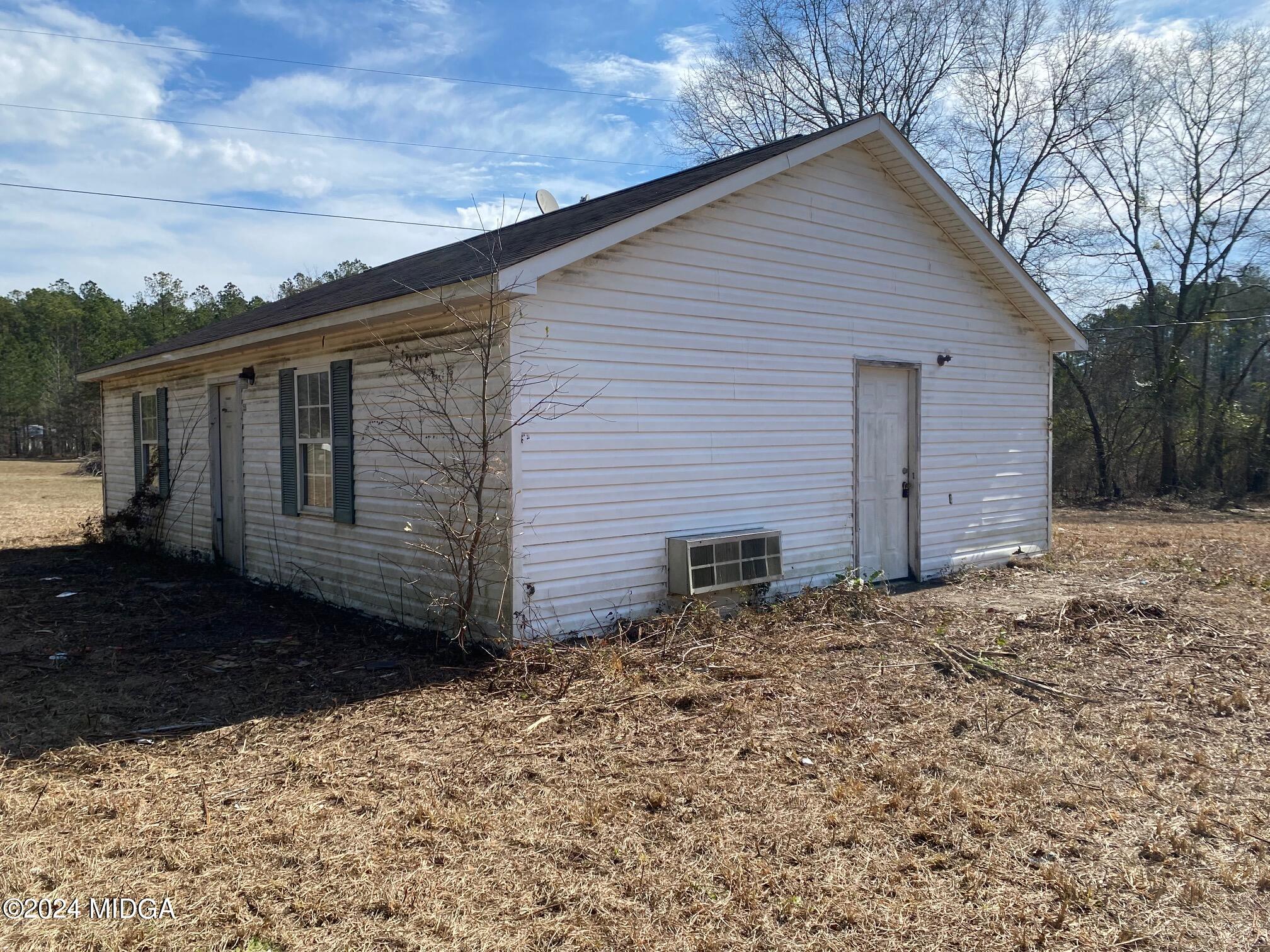 153 Cox Road Gordon, GA 31031 - Photo 8 of 15 Back House