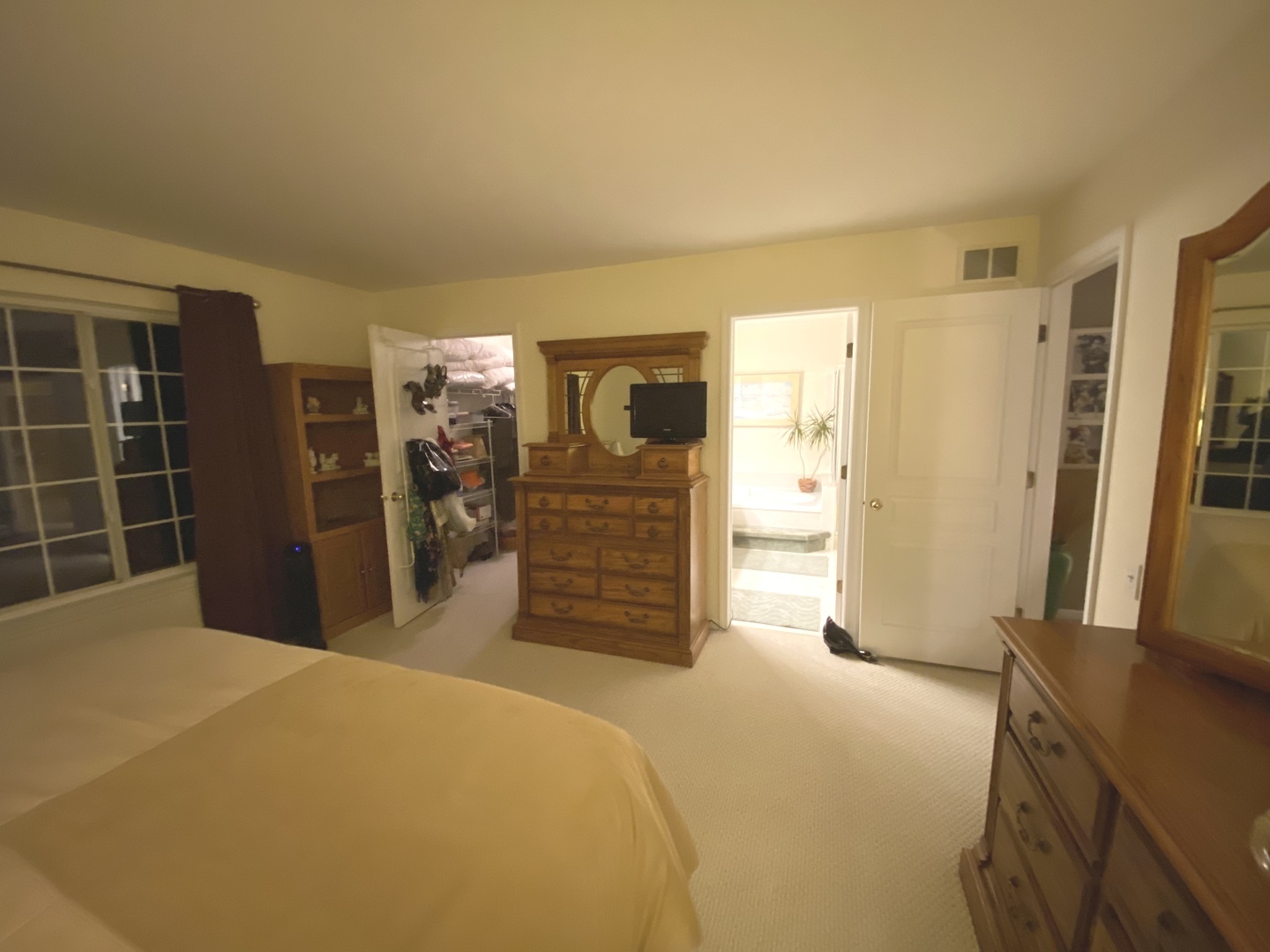 418 Cardinal Drive Bartlett, IL 60103 - Photo 13 of 29 a bedroom with a bed and a flat tv screen