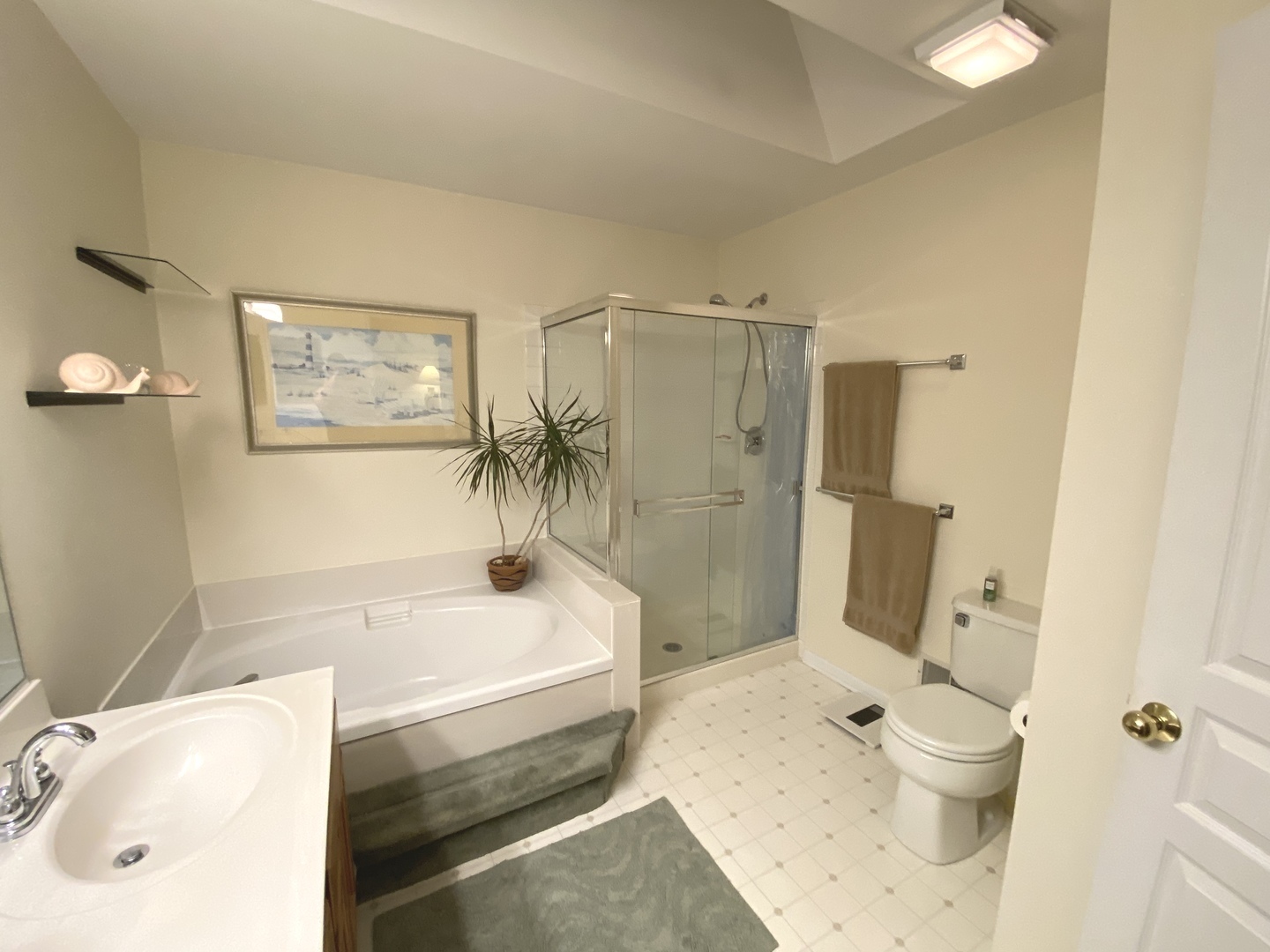 418 Cardinal Drive Bartlett, IL 60103 - Photo 16 of 29 a bathroom with a sink a toilet and shower