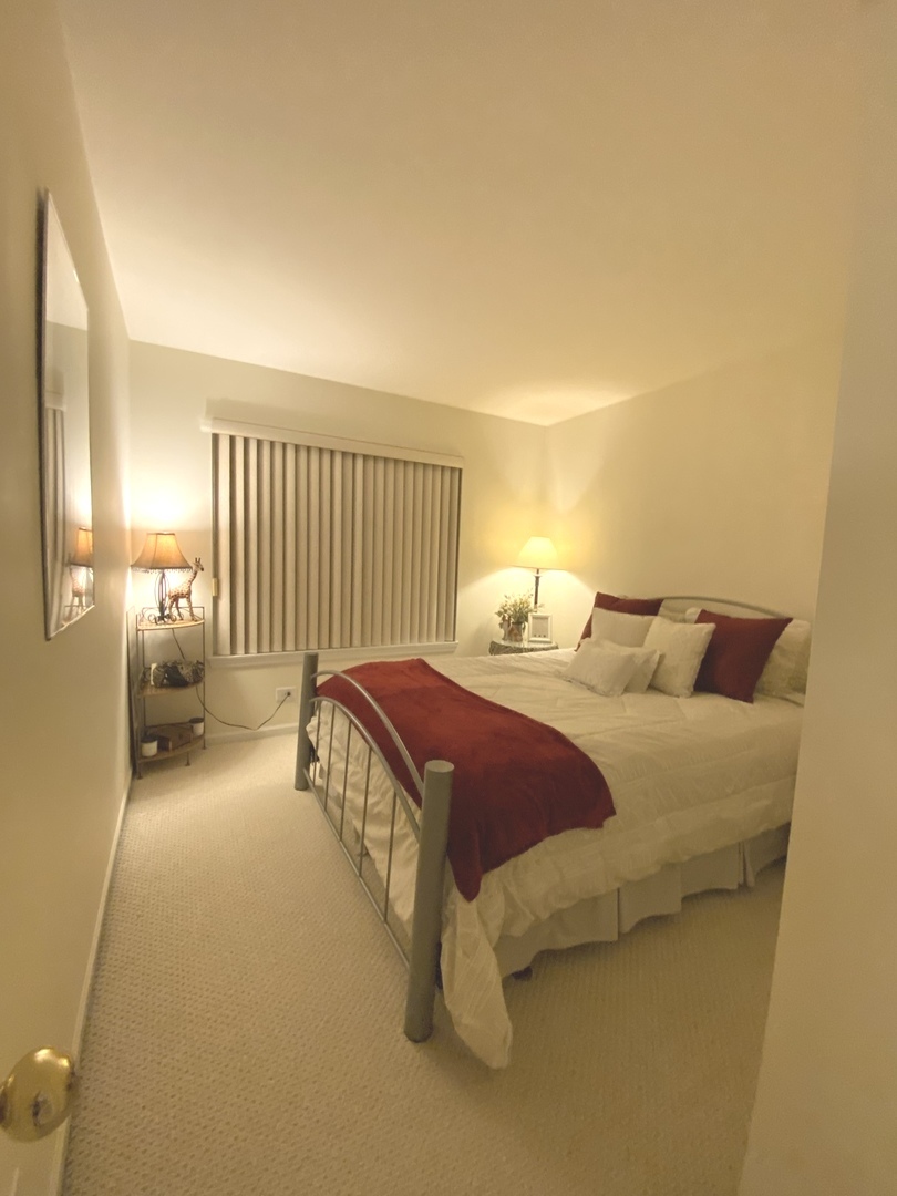 418 Cardinal Drive Bartlett, IL 60103 - Photo 18 of 29 a spacious bedroom with a bed and a lamp