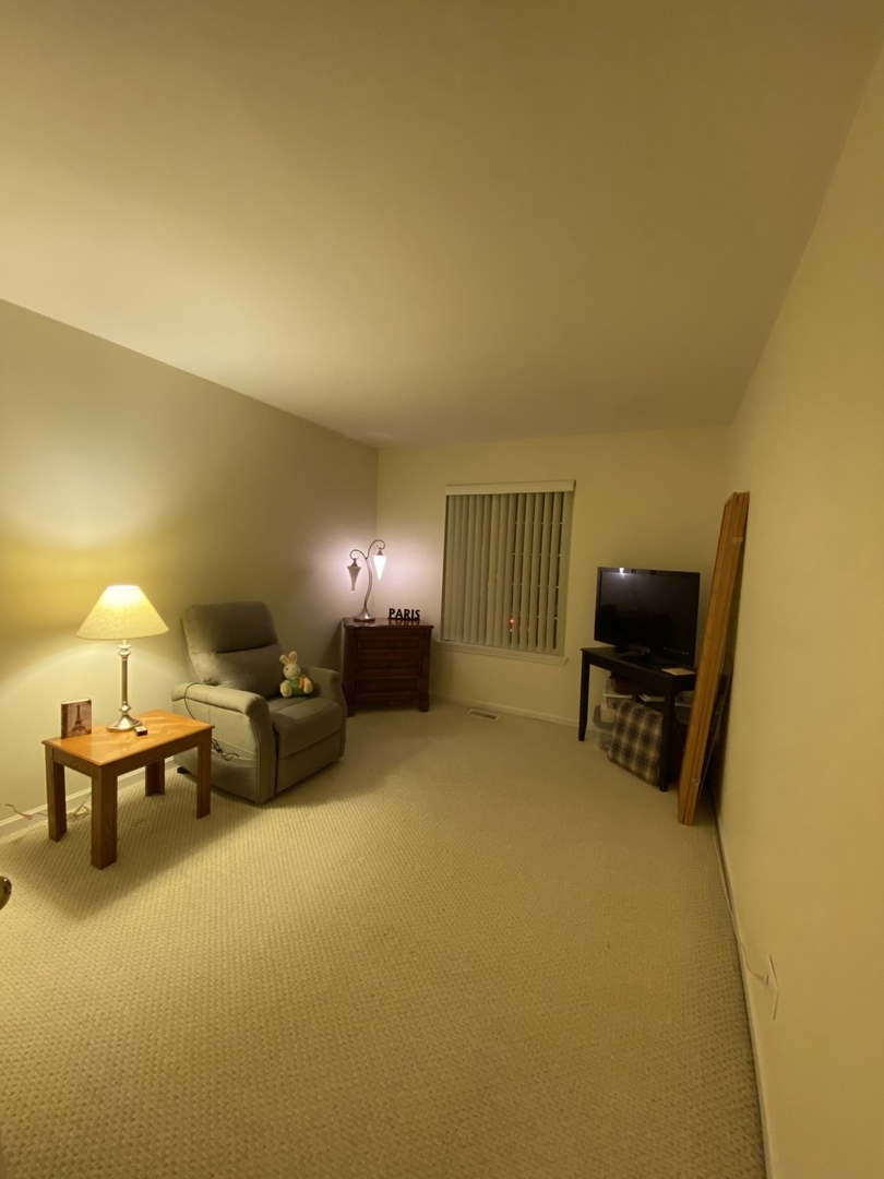 418 Cardinal Drive Bartlett, IL 60103 - Photo 21 of 29 a living room with furniture and a lamp