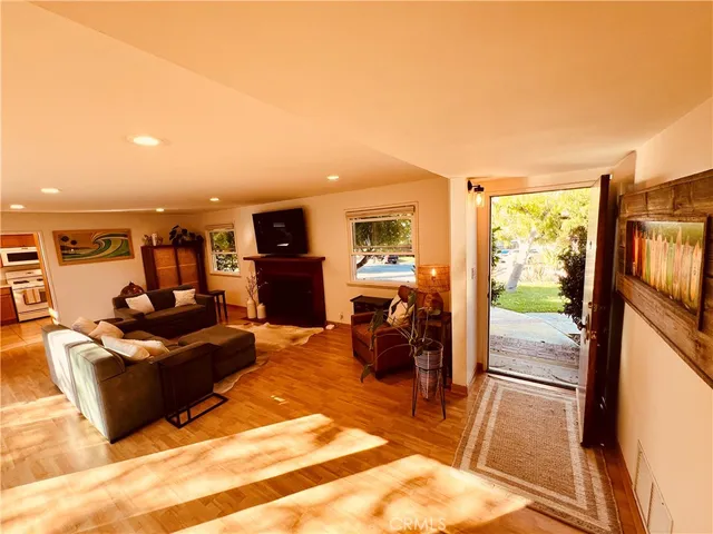 $6,000 | 301 Via Linda Vista, Redondo Beach, CA 90277