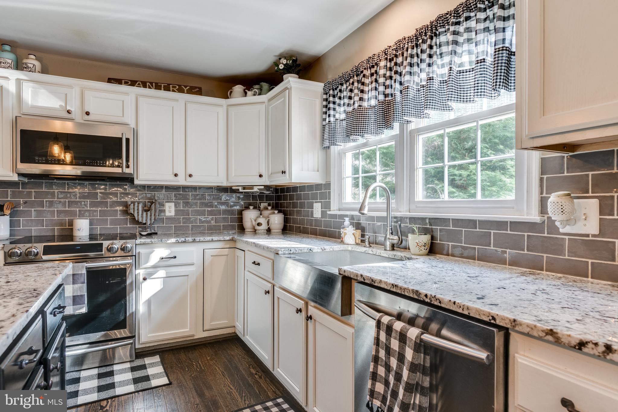 12569 Curling Road Manassas, VA 20112 - Photo 12 of 42 Kitchen, stainless steel appliances