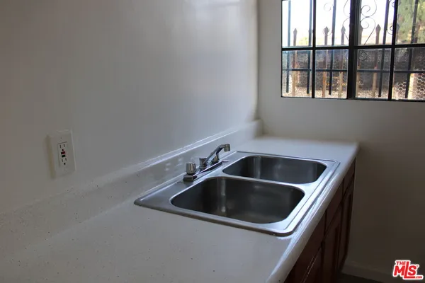 $1,750 | 6340 10th Avenue, Unit 6404, Los Angeles, CA 90043