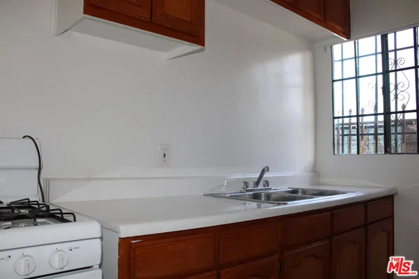 $1,750 | 6340 10th Avenue, Unit 6404, Los Angeles, CA 90043