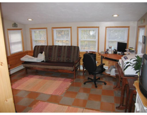 95 Stoneleigh Road Holden, MA 01520 - Photo 4 of 15 Gallery Image 4
