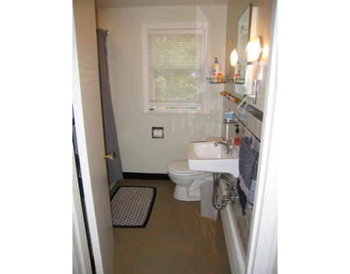 95 Stoneleigh Road Holden, MA 01520 - Photo 8 of 15 Gallery Image 8
