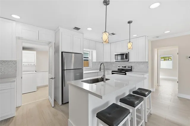 $999,000 | 2000 Northeast 17th Street, Fort Lauderdale, FL 33305