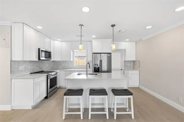 $999,000 | 2000 Northeast 17th Street, Fort Lauderdale, FL 33305