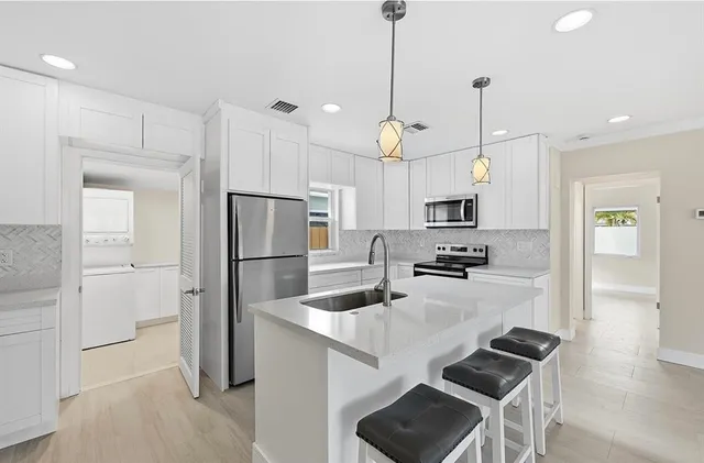 $999,000 | 2000 Northeast 17th Street, Fort Lauderdale, FL 33305