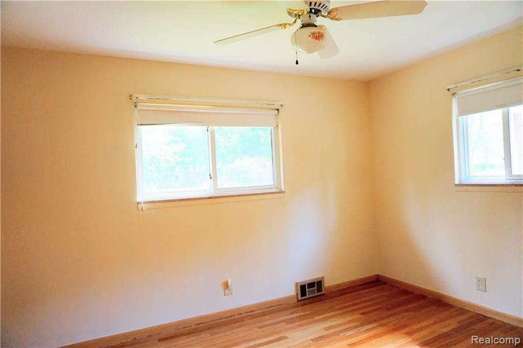 902 Hampton Road Grosse Pointe Woods, MI 48236 - Photo 40 of 47