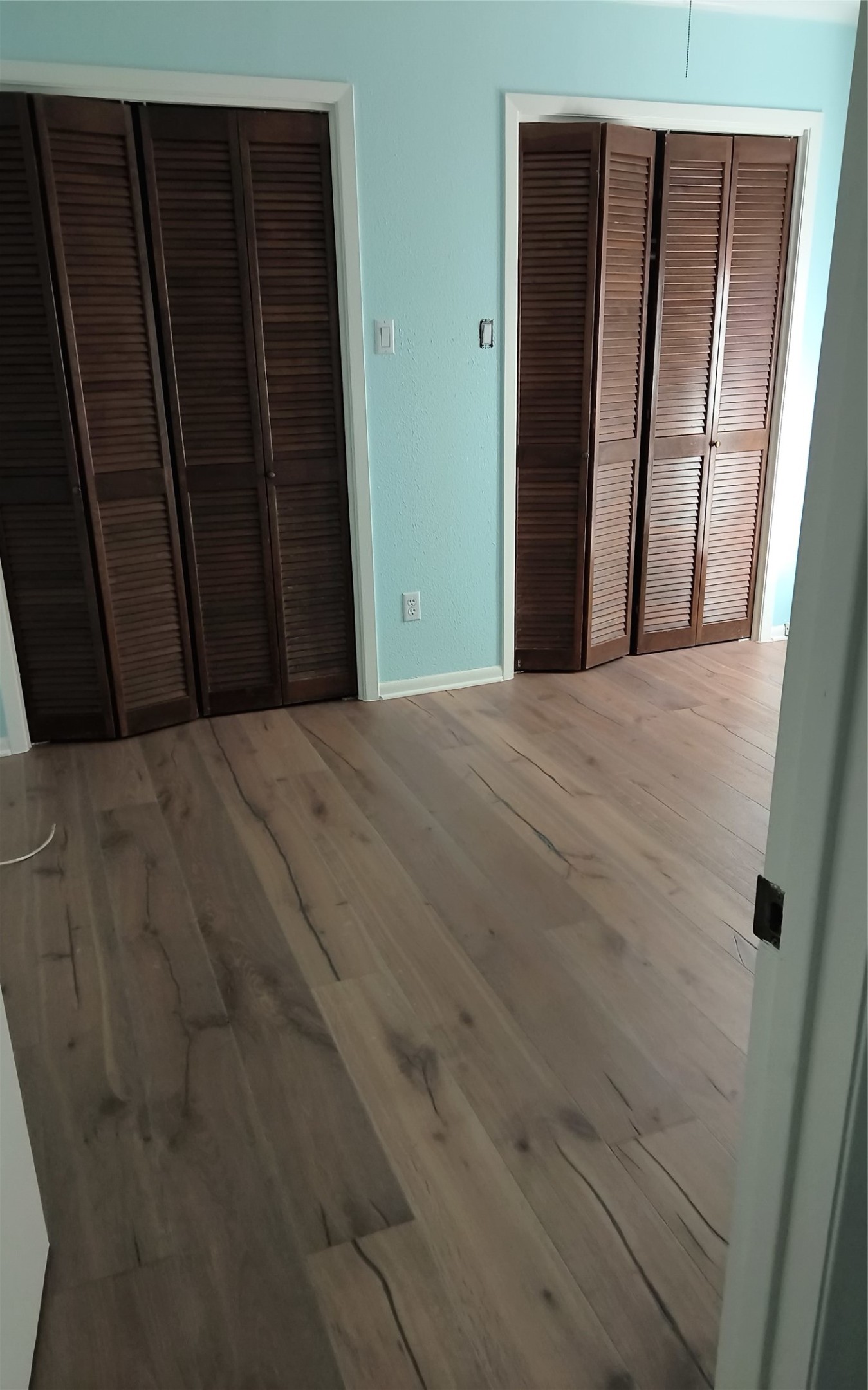 15906 Laurelfield Drive Houston, TX 77059 - Photo 17 of 29 3rd bedroom with closets