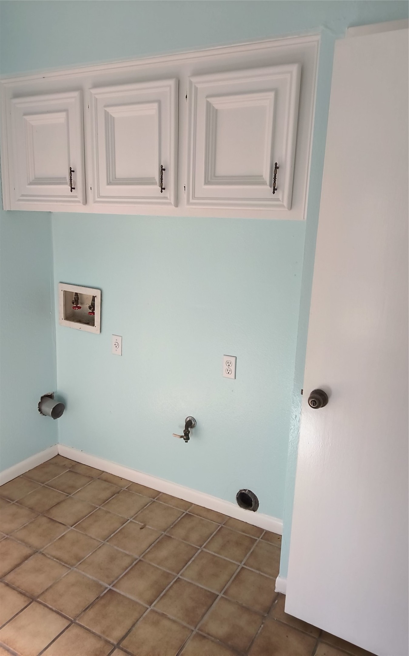 15906 Laurelfield Drive Houston, TX 77059 - Photo 19 of 29 Washer dryer connections