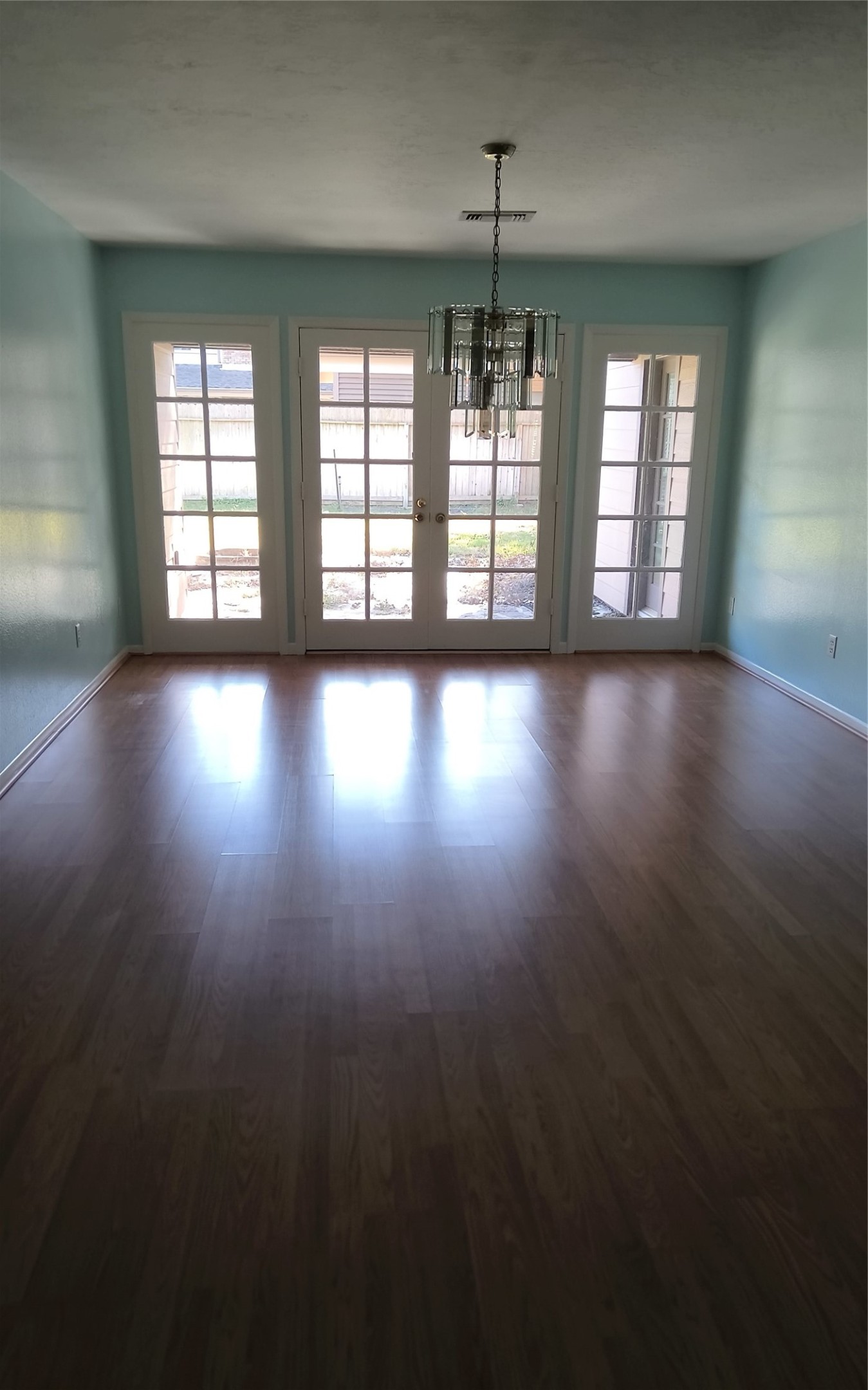 15906 Laurelfield Drive Houston, TX 77059 - Photo 24 of 29 Dining room