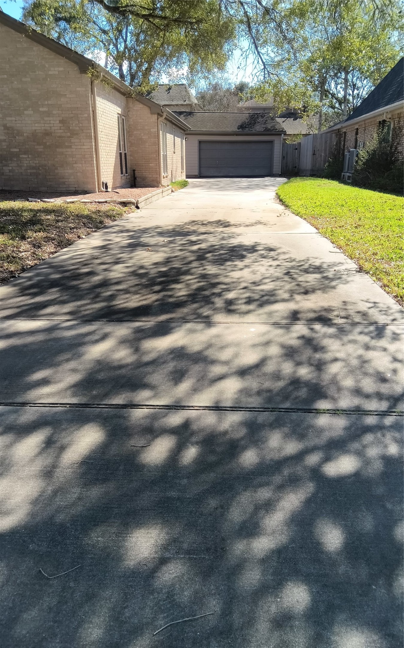 15906 Laurelfield Drive Houston, TX 77059 - Photo 4 of 29 Driveway to detach garage