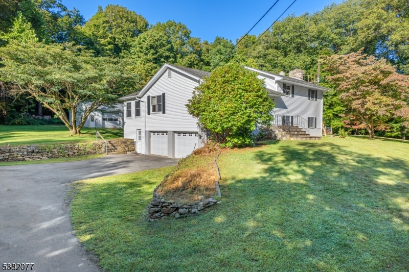 245 Barrett Road Warwick, NJ 10990 - Photo 3 of 42