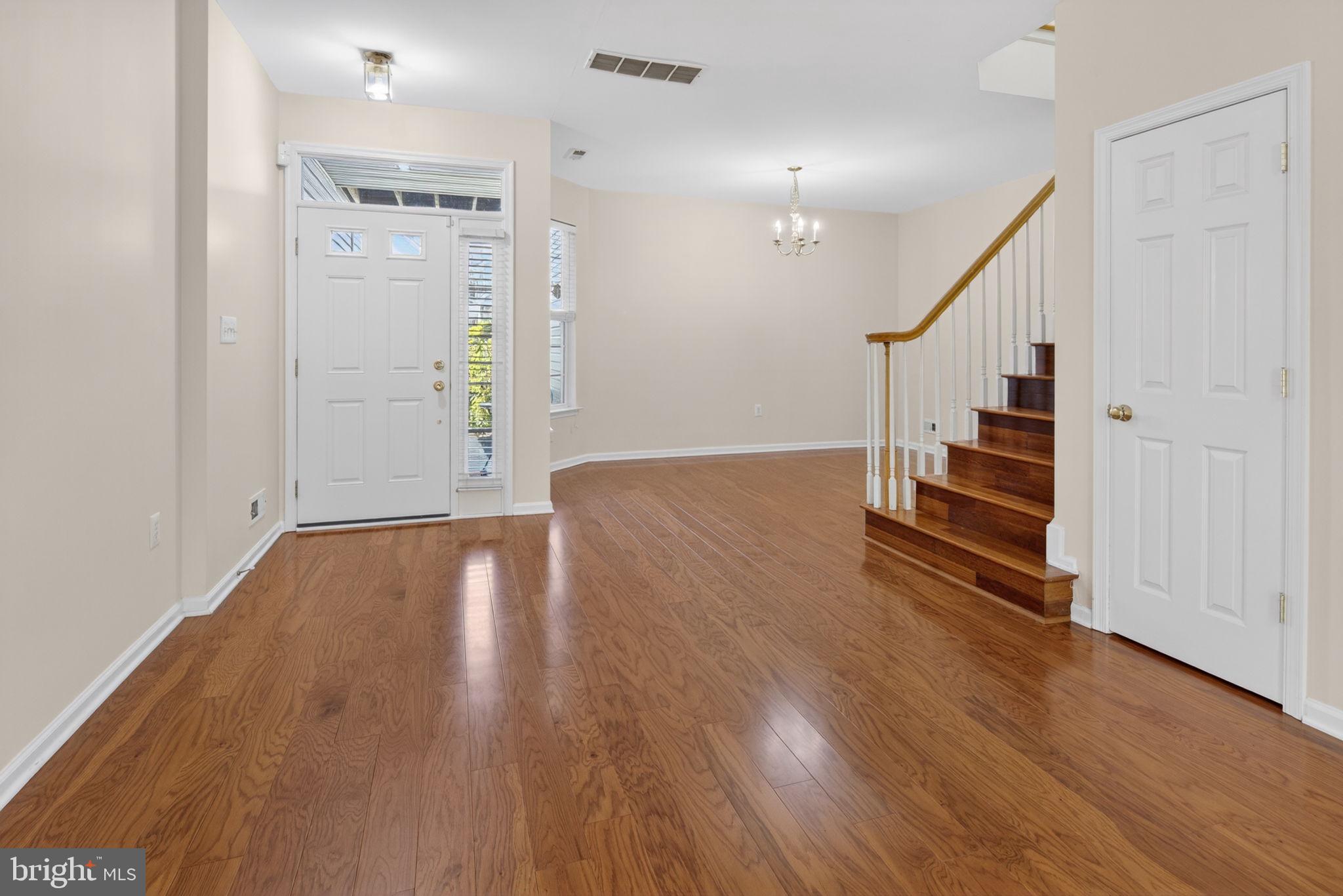 28 Sutton Court Pennington, NJ 08534 - Photo 4 of 45 entry to great room