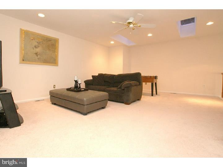 69 Windingbrook Road Bordentown, NJ 08505 - Photo 8 of 20 Family Room
