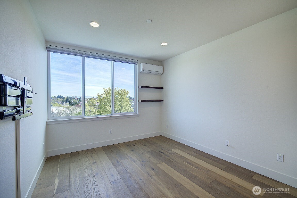 908 North 46th Street, Unit E Seattle, WA 98103 - Photo 11 of 25