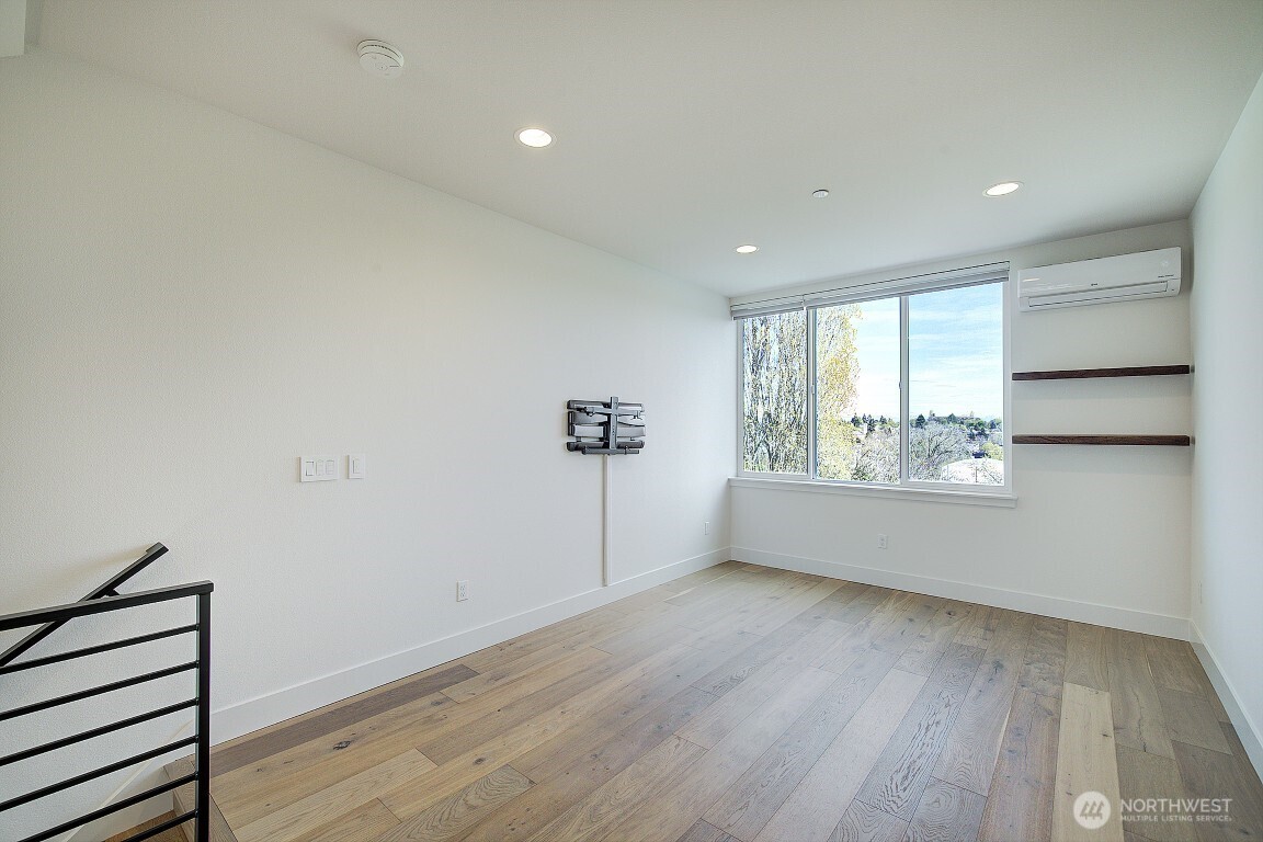 908 North 46th Street, Unit E Seattle, WA 98103 - Photo 12 of 25