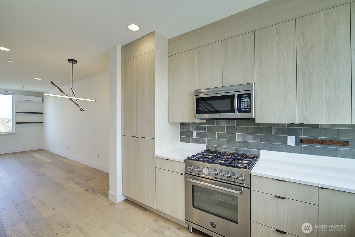 908 North 46th Street, Unit E Seattle, WA 98103 - Photo 15 of 25