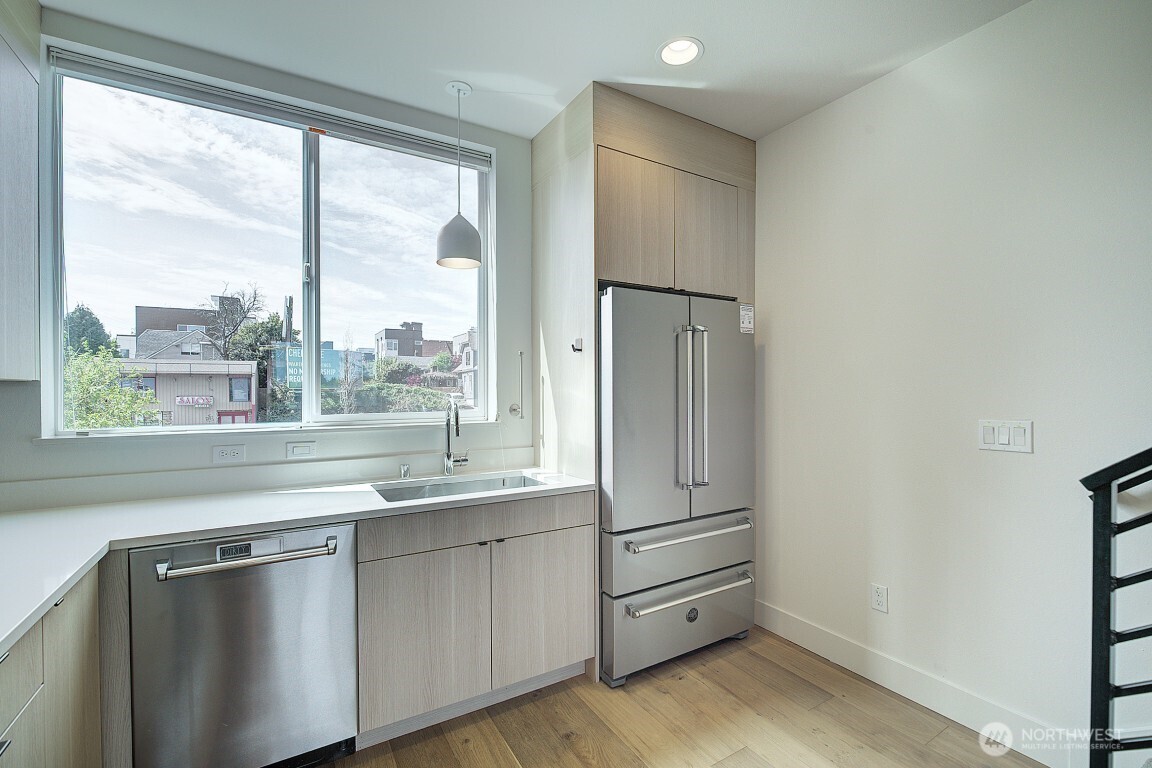 908 North 46th Street, Unit E Seattle, WA 98103 - Photo 16 of 25