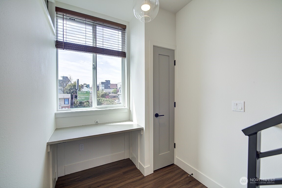 908 North 46th Street, Unit E Seattle, WA 98103 - Photo 20 of 25
