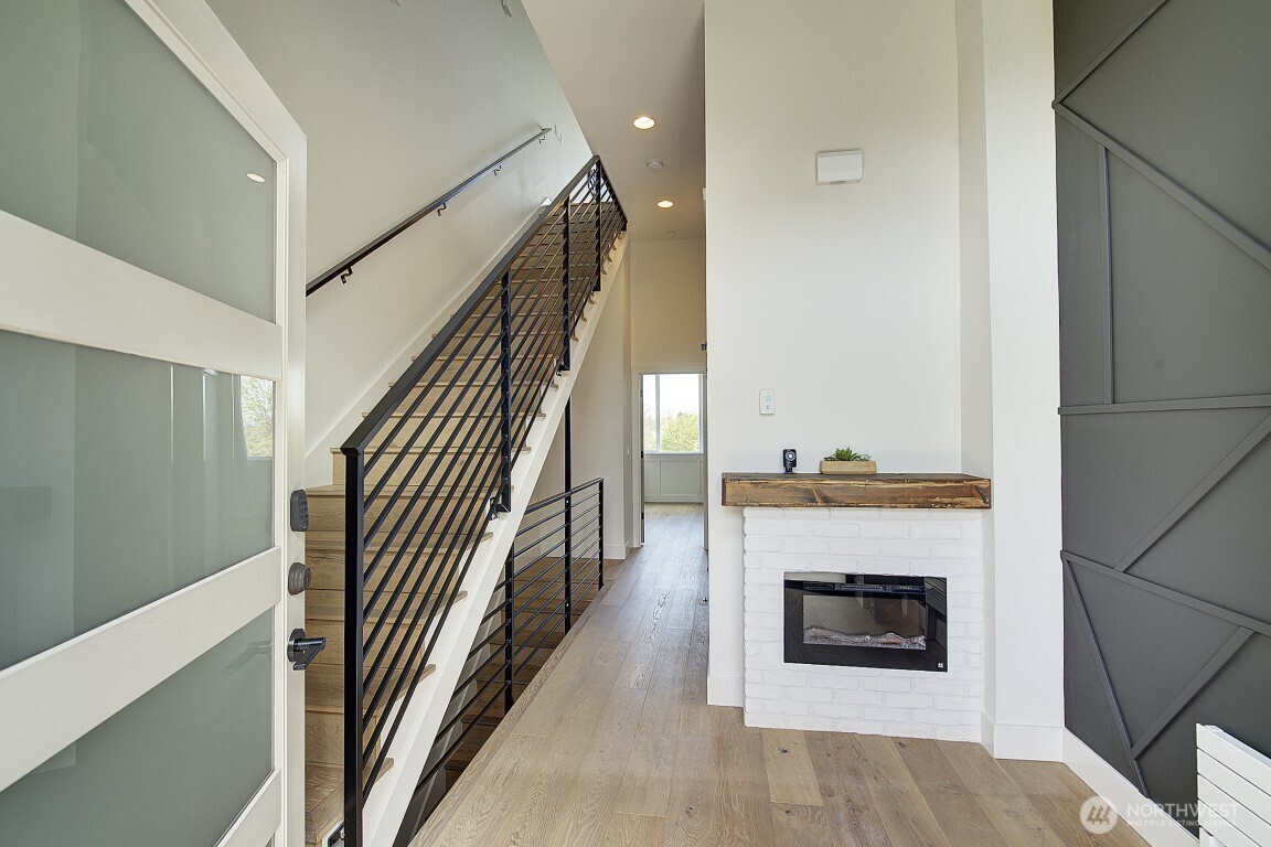 908 North 46th Street, Unit E Seattle, WA 98103 - Photo 2 of 25